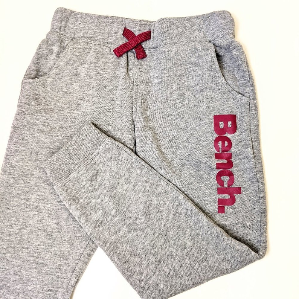 Bench Grey Sweatpants with Magenta lace 7/8